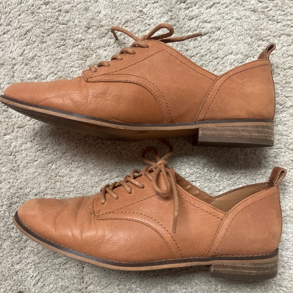 Lucky Oxford’s in Caramel - Picture 2 of 5